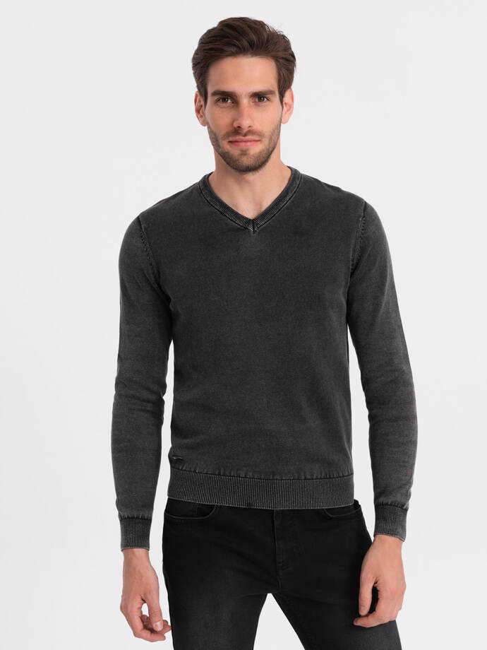 Skalbtas vyriškas džemperis su V formos iškirpte - juodas V1 OM-SWOS-0108