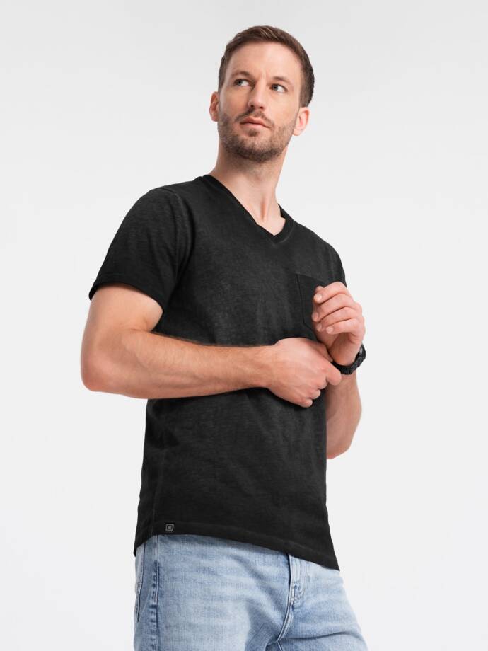 Vyriški marškinėliai su V formos iškirpte ir kišenėmis - juodi V6 OM-TSCT-22SS-002