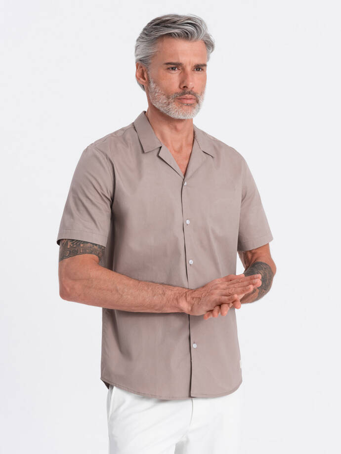 Vyriški marškiniai trumpomis rankovėmis su kubietiška apykakle - tamsiai smėlio spalvos V3 OM-SHSS-0168