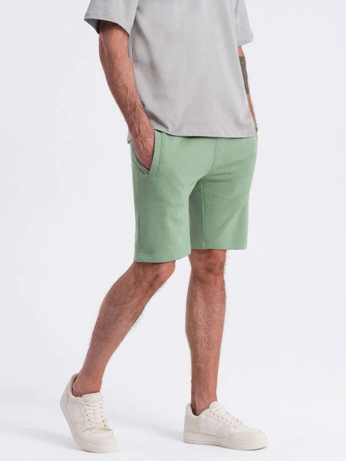 Vyriški megzti šortai su raišteliu ir kišenėmis - žali V3 OM-SRBS-0139