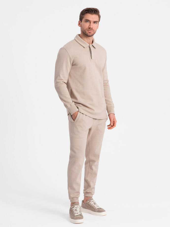 Vyriško sportinio kostiumo komplektas - marškinėliai su polo apykakle + kelnės - smėlio spalvos V2 Z71